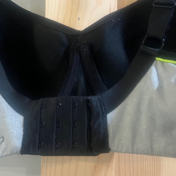 Torrid Gray and Black Sports Bra with Neon Accents size 40dd - Picture 7 of 9